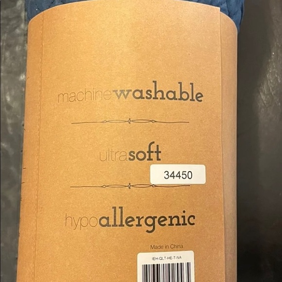 Navy Blue twin/xl twin quilt with pillow case - Picture 4 of 6